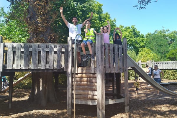 West London Zone Link Worker & young people having fun at the Princess Diana Memorial Park, Summer 2022